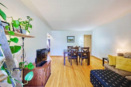 2511 22 Street Nw, Calgary, AB - Indoor
