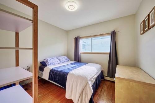 2511 22 Street Nw, Calgary, AB - Indoor Photo Showing Bedroom