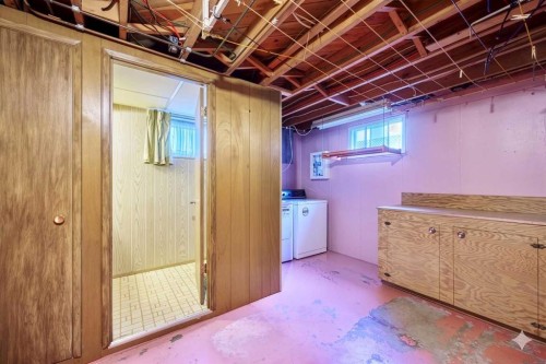 2511 22 Street Nw, Calgary, AB - Indoor Photo Showing Other Room