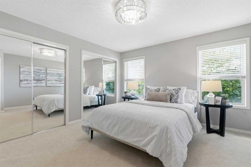 131 Springbank Terrace Sw, Calgary, AB - Indoor Photo Showing Bedroom
