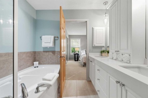 131 Springbank Terrace Sw, Calgary, AB - Indoor Photo Showing Bathroom