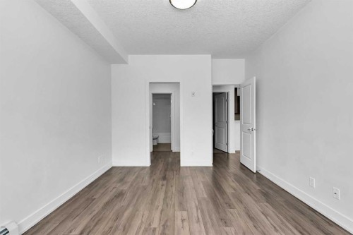 107-611 Edmonton Trail Ne, Calgary, AB - Indoor Photo Showing Bathroom