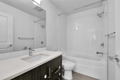107-611 Edmonton Trail Ne, Calgary, AB - Indoor With Storage