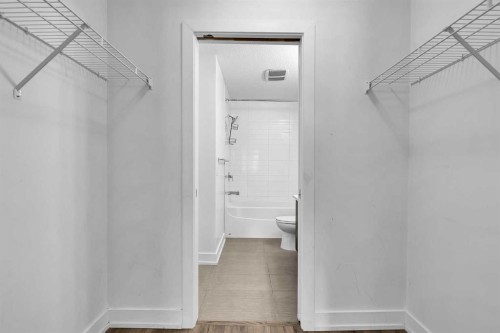 107-611 Edmonton Trail Ne, Calgary, AB - Indoor Photo Showing Bathroom