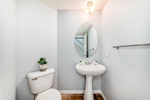 142 Auburn Bay Heights Se, Calgary, AB - Indoor Photo Showing Bathroom