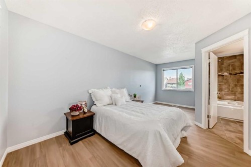 142 Auburn Bay Heights Se, Calgary, AB - Indoor Photo Showing Bedroom