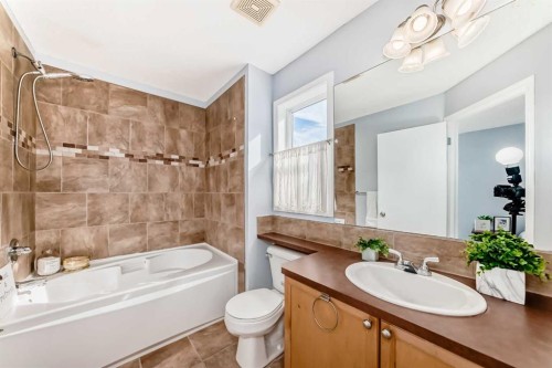 142 Auburn Bay Heights Se, Calgary, AB - Indoor Photo Showing Bathroom