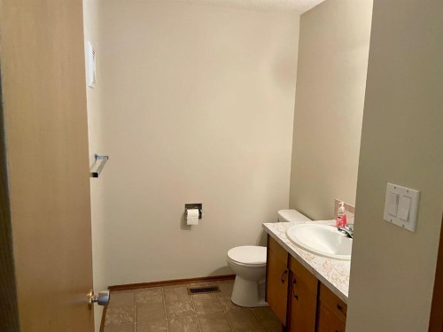 4824 Varsity Drive Nw, Calgary, AB - Indoor Photo Showing Bathroom
