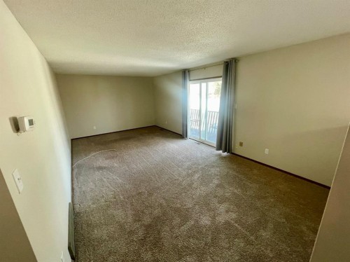 4824 Varsity Drive Nw, Calgary, AB - Indoor Photo Showing Other Room