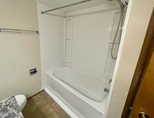 4824 Varsity Drive Nw, Calgary, AB - Indoor Photo Showing Bathroom