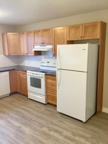 4824 Varsity Drive Nw, Calgary, AB - Indoor Photo Showing Kitchen