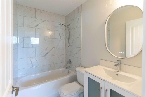 61 Cimarron Way, Okotoks, AB - Indoor Photo Showing Bathroom