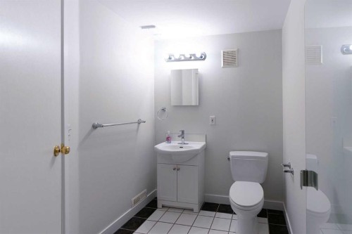 61 Cimarron Way, Okotoks, AB - Indoor Photo Showing Bathroom