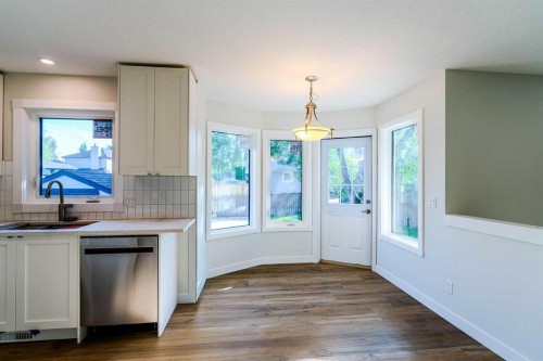 61 Cimarron Way, Okotoks, AB - Indoor Photo Showing Kitchen