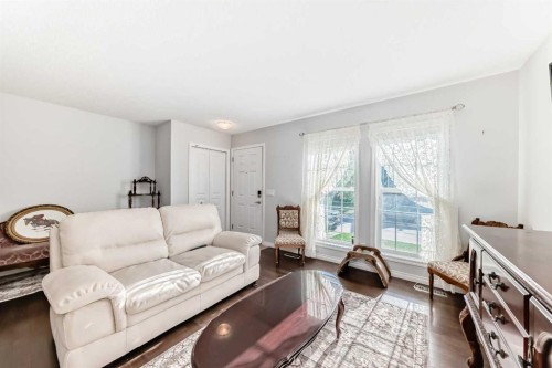 50 Elgin Meadows Park Se, Calgary, AB - Indoor Photo Showing Living Room