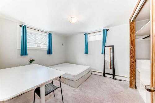 6441 18A Street Se, Calgary, AB - Indoor Photo Showing Other Room