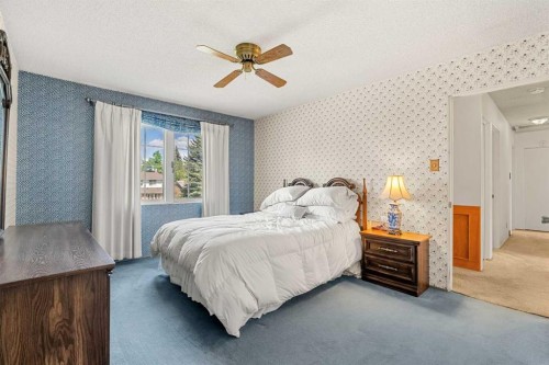 511 Willingdon Boulevard Se, Calgary, AB - Indoor Photo Showing Bedroom