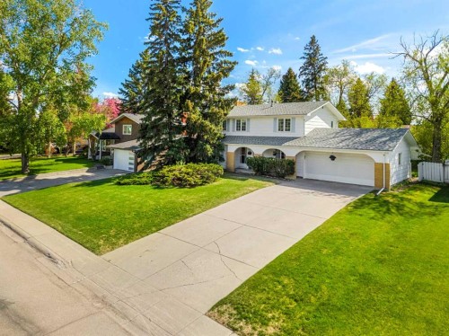 511 Willingdon Boulevard Se, Calgary, AB - Outdoor With Facade