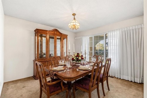 511 Willingdon Boulevard Se, Calgary, AB - Indoor Photo Showing Dining Room