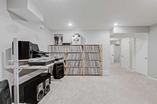 36 Mt Selkirk Close Se, Calgary, AB - Indoor