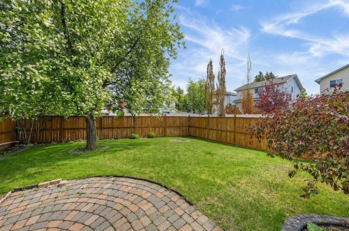 36 Mt Selkirk Close Se, Calgary, AB - Outdoor With Backyard