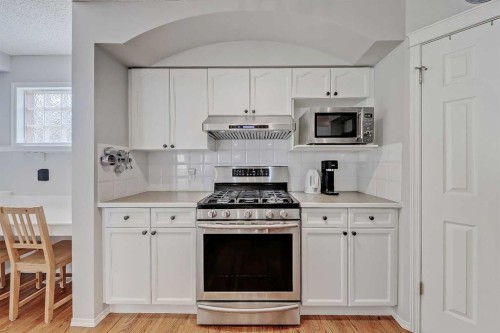 36 Mt Selkirk Close Se, Calgary, AB - Indoor Photo Showing Kitchen