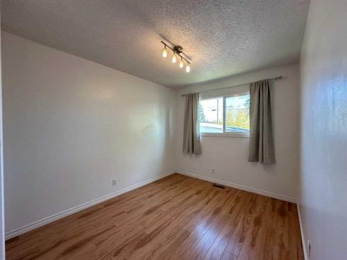121 Huntford Close Ne, Calgary, AB - Indoor Photo Showing Other Room