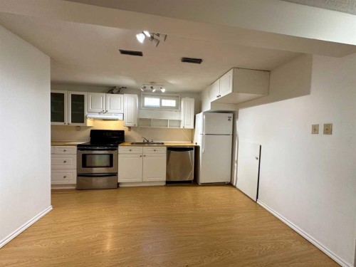 121 Huntford Close Ne, Calgary, AB - Indoor Photo Showing Kitchen