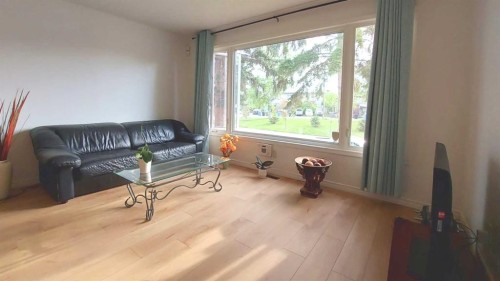 121 Huntford Close Ne, Calgary, AB - Indoor Photo Showing Other Room