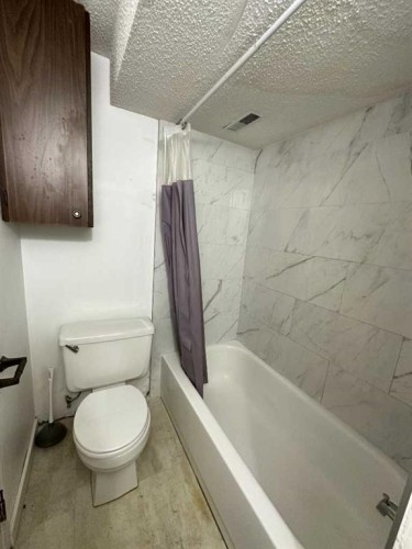 121 Huntford Close Ne, Calgary, AB - Indoor Photo Showing Bathroom