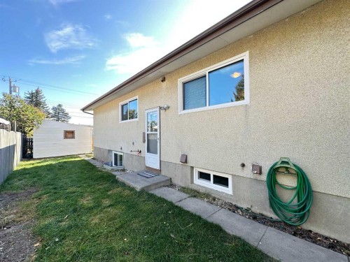 121 Huntford Close Ne, Calgary, AB - Outdoor With Exterior
