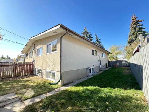 121 Huntford Close Ne, Calgary, AB - Outdoor With Exterior
