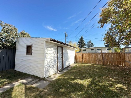 121 Huntford Close Ne, Calgary, AB - Outdoor