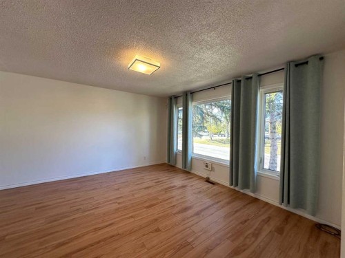 121 Huntford Close Ne, Calgary, AB - Indoor Photo Showing Other Room
