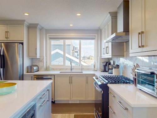 1842 Rangeview Drive Se, Calgary, AB - Indoor Photo Showing Kitchen With Stainless Steel Kitchen With Upgraded Kitchen