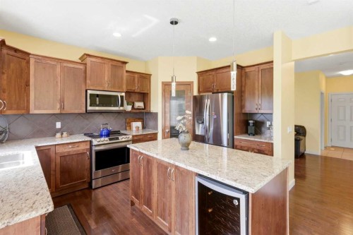 1605 Montgomery Way Se, High River, AB - Indoor Photo Showing Kitchen