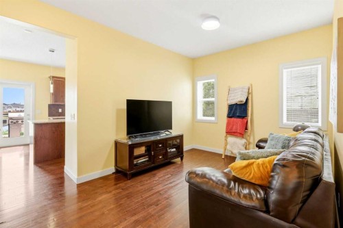 1605 Montgomery Way Se, High River, AB - Indoor Photo Showing Living Room