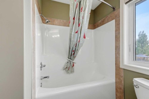 1605 Montgomery Way Se, High River, AB - Indoor Photo Showing Bathroom