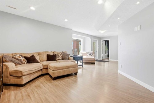 1605 Montgomery Way Se, High River, AB - Indoor Photo Showing Living Room