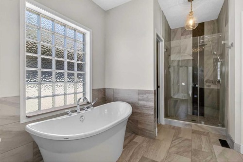 158 Hidden Creek Heights Nw, Calgary, AB - Indoor Photo Showing Bathroom