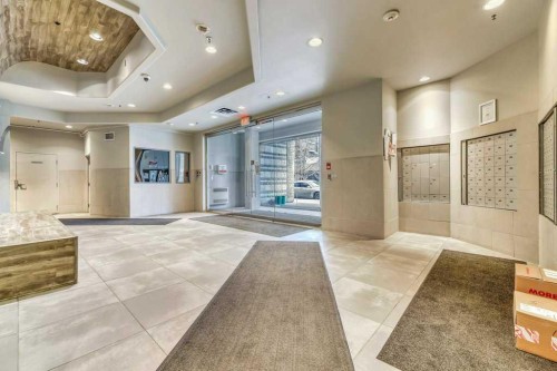 701-683 10 Street Sw, Calgary, AB - Indoor Photo Showing Other Room
