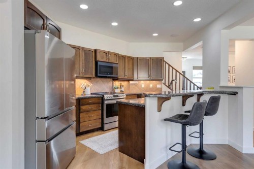 107 Aspen Stone Crescent Sw, Calgary, AB - Indoor Photo Showing Kitchen