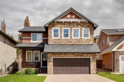 107 Aspen Stone Crescent SW Calgary, AB T3H 5Y7