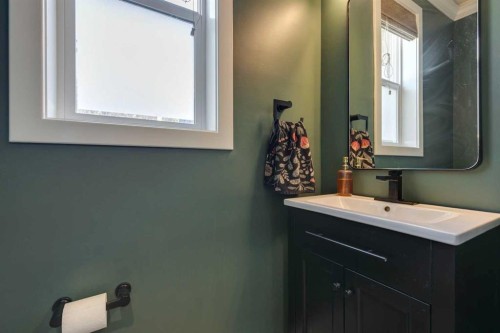 107 Aspen Stone Crescent Sw, Calgary, AB - Indoor Photo Showing Bathroom