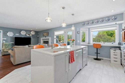 804 Downey Place, Okotoks, AB - Indoor Photo Showing Laundry Room