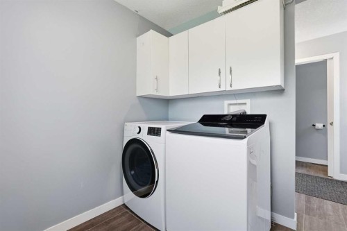 804 Downey Place, Okotoks, AB - Indoor Photo Showing Laundry Room
