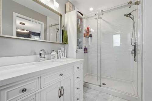 804 Downey Place, Okotoks, AB - Indoor Photo Showing Bathroom