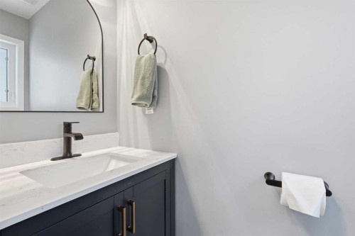 804 Downey Place, Okotoks, AB - Indoor Photo Showing Bathroom