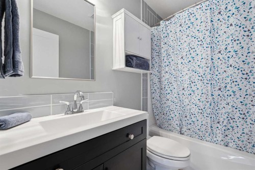 804 Downey Place, Okotoks, AB - Indoor Photo Showing Bathroom