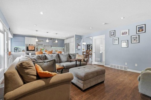 804 Downey Place, Okotoks, AB - Indoor Photo Showing Living Room